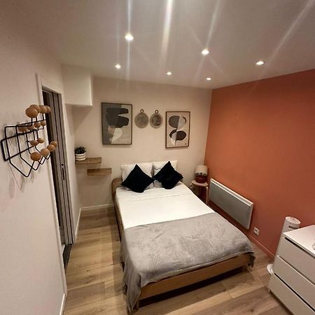 Modern And Warm Fully Renovated Split Level Apart Steps Away From The Grands Boulevard Apartment Paris Bagian luar foto