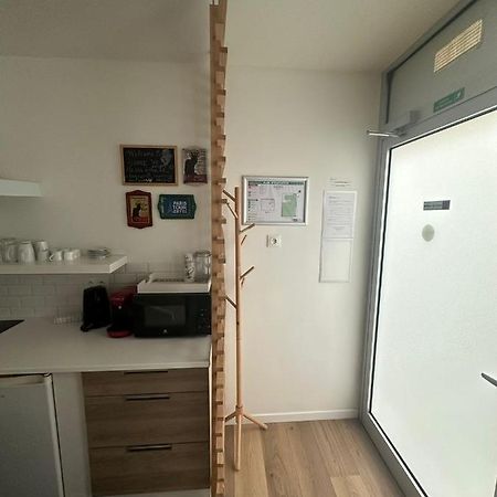 Modern And Warm Fully Renovated Split Level Apart Steps Away From The Grands Boulevard Apartment Paris Bagian luar foto