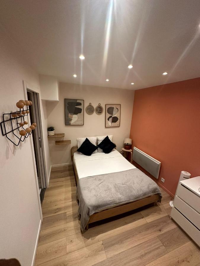 Modern And Warm Fully Renovated Split Level Apart Steps Away From The Grands Boulevard Apartment Paris Bagian luar foto