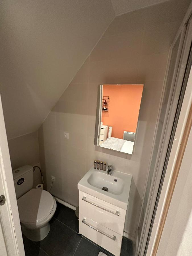 Modern And Warm Fully Renovated Split Level Apart Steps Away From The Grands Boulevard Apartment Paris Bagian luar foto