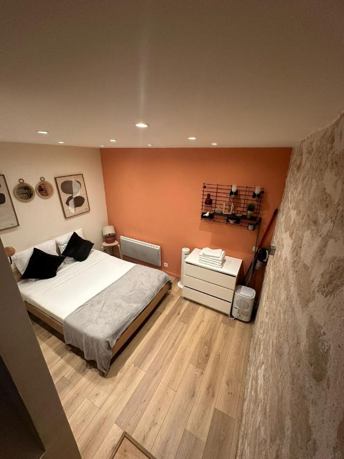 Modern And Warm Fully Renovated Split Level Apart Steps Away From The Grands Boulevard Apartment Paris Bagian luar foto