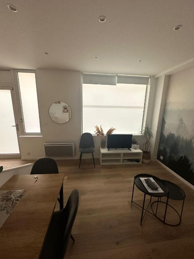 Modern And Warm Fully Renovated Split Level Apart Steps Away From The Grands Boulevard Apartment Paris Bagian luar foto