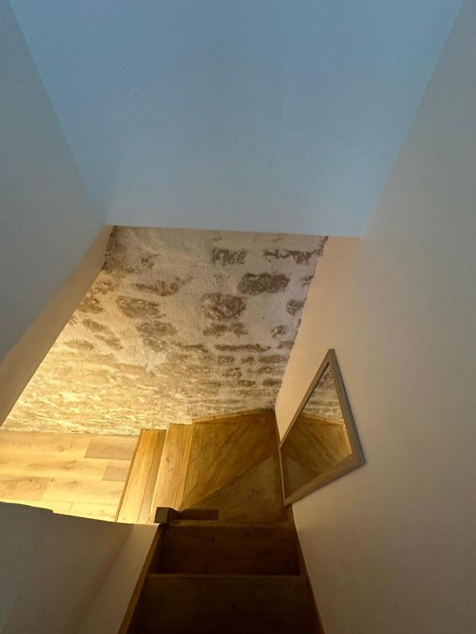 Modern And Warm Fully Renovated Split Level Apart Steps Away From The Grands Boulevard Apartment Paris Bagian luar foto